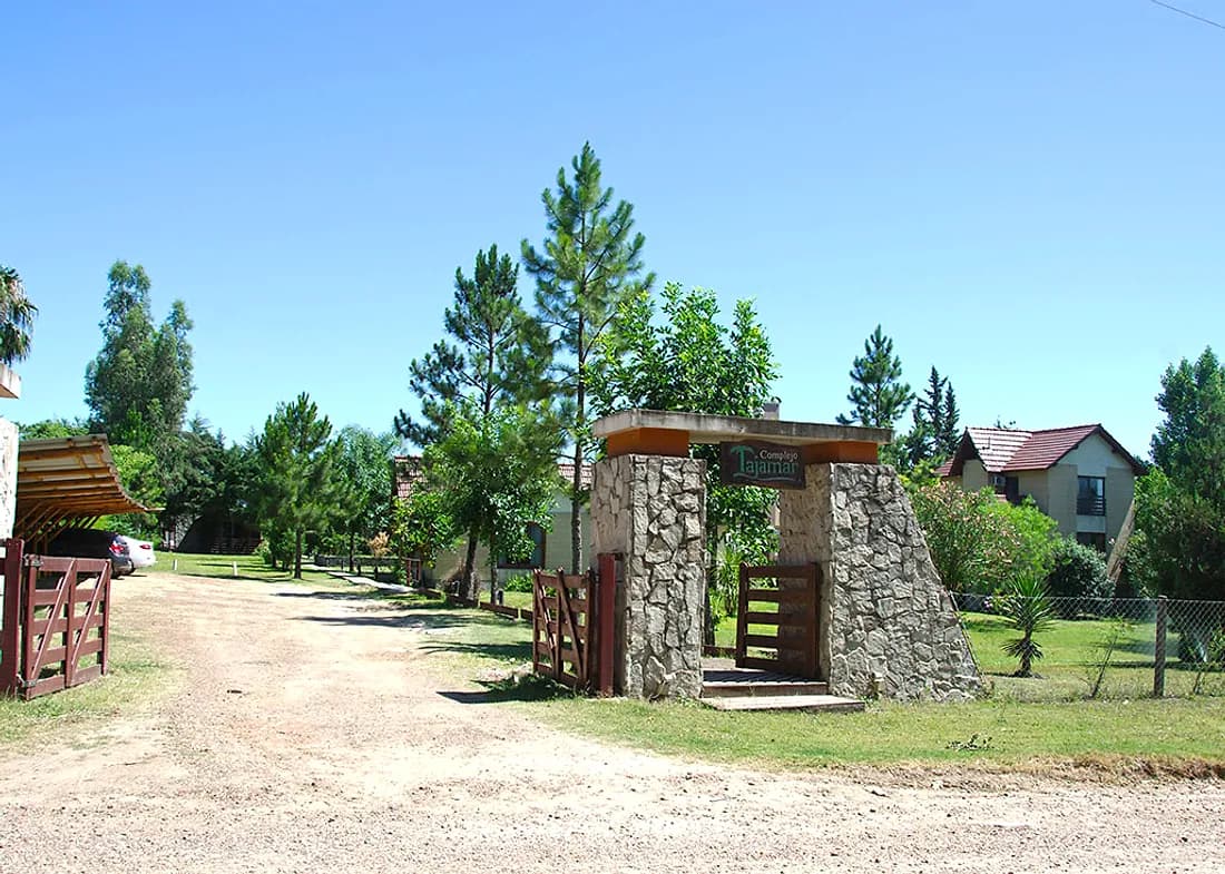 Tajamar, hoteles en Colón